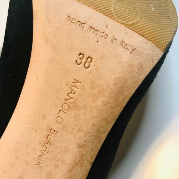Manolo Blahnik Black Suede BB Pump - Picture 4 of 5